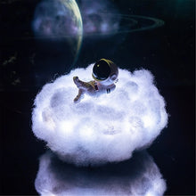 Cargue la imagen en el visor de la galería, LED Clouds Astronaut Lamp With Rainbow www.technoviena.com
