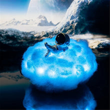 Cargue la imagen en el visor de la galería, LED Clouds Astronaut Lamp With Rainbow www.technoviena.com
