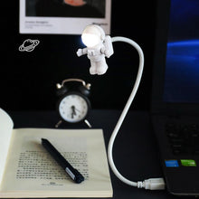 Cargue la imagen en el visor de la galería, USB LED Astronaut Reading Light www.technoviena.com
